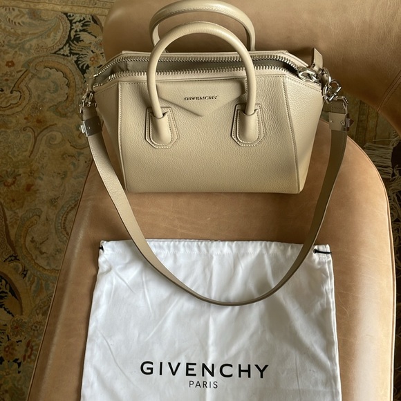 Small Antgona Givency in tan. - Picture 2 of 6
